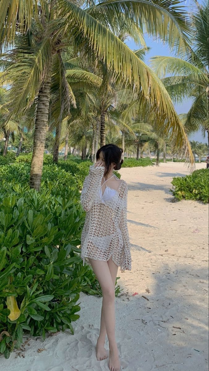 Tại Sao Váy Lưới Đi Biển Lại Là “Phải Có” Cho Mùa Hè