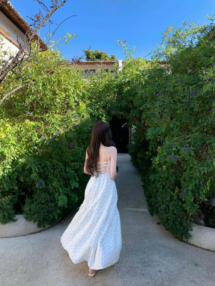 Các Kiểu Dáng Váy Maxi Đi Biển Hai Dây Hot Nhất - Váy Maxi Hở Lưng