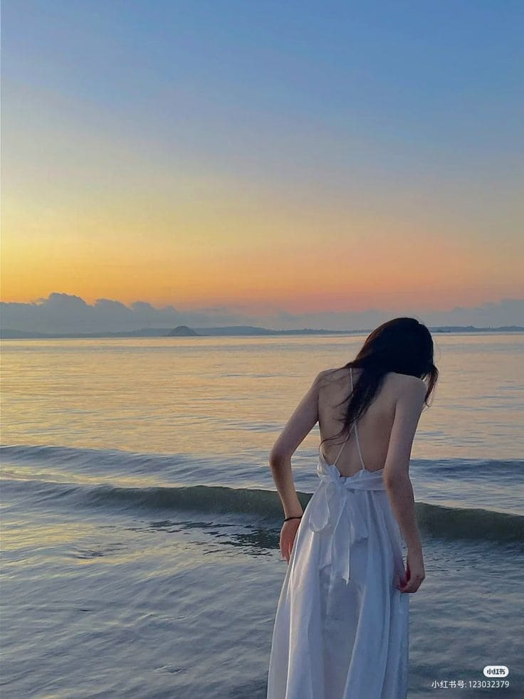 Mẹo Chọn Váy Maxi Đi Biển Màu Trắng Theo Dáng Người