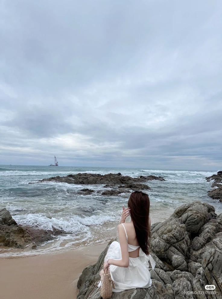 Mẹo Chọn Váy Maxi Đi Biển Màu Trắng Theo Dáng Người