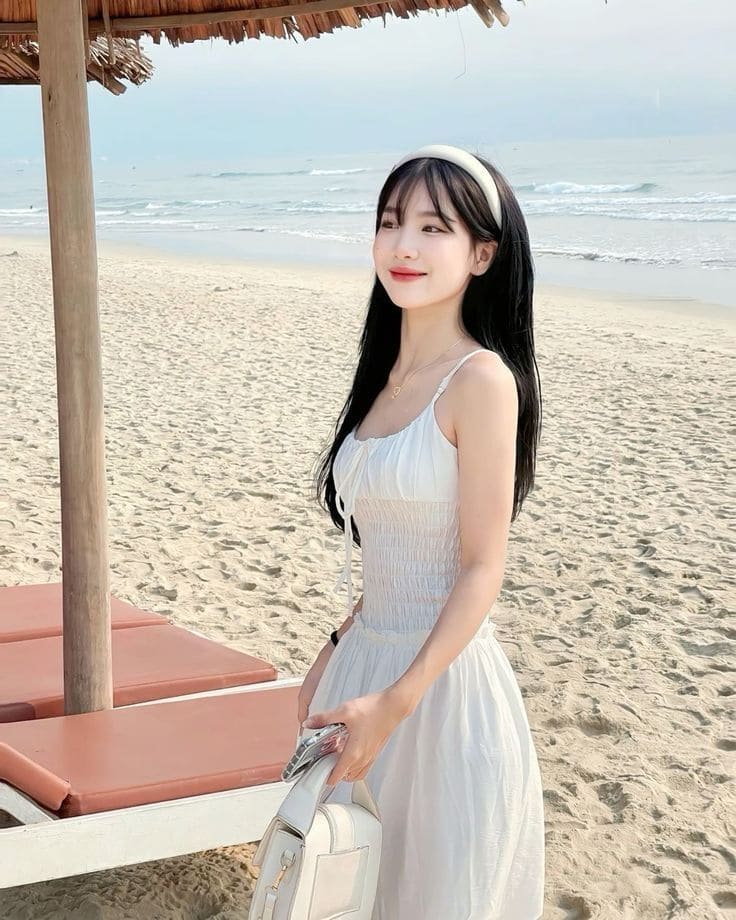 Các Kiểu Dáng Váy Maxi Đi Biển Màu Trắng Đẹp Mê Hồn - Váy Maxi 2 Dây