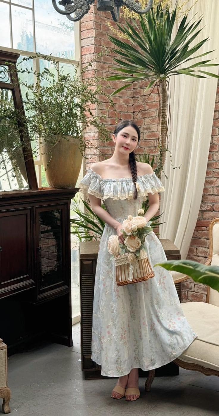 Cách Phối Đồ Với Váy Maxi Hoa Nhí Đi Biển Để “Chất Như Nước Cất”