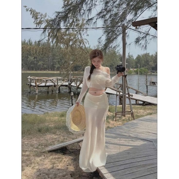 Phụ kiện không thể thiếu khi diện chân váy dài đi biển
