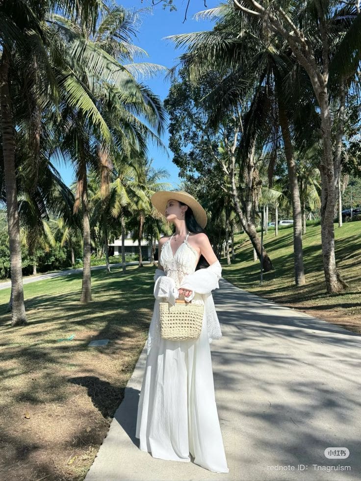 Phụ kiện không thể thiếu khi diện chân váy dài đi biển