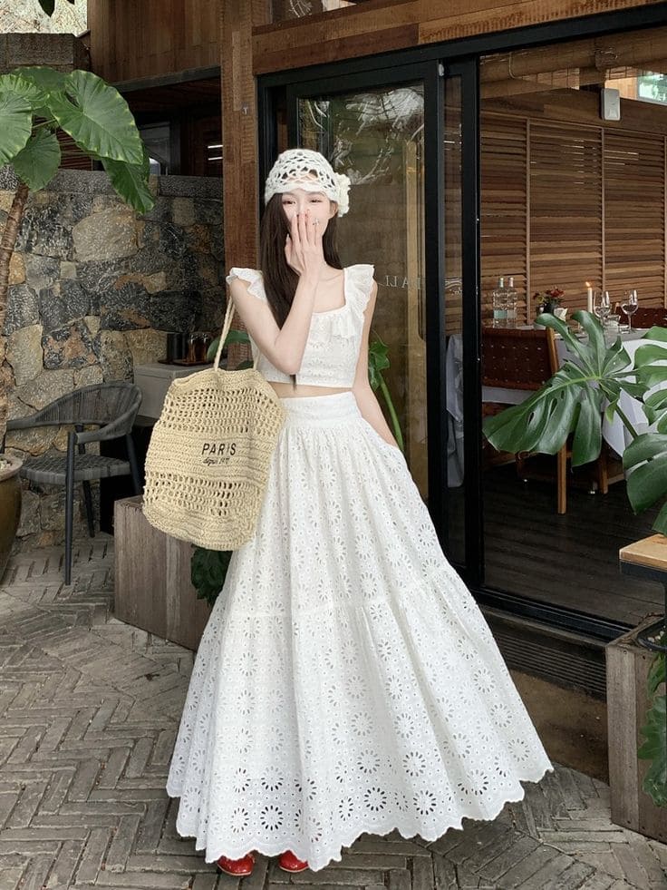 Tại sao chân váy dài đi biển là "vũ khí bí mật" của nàng yêu biển?