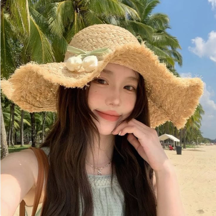 Vì Sao Mũ Đi Biển Là "Vũ Khí Bí Mật" Của Mọi Chuyến Đi?