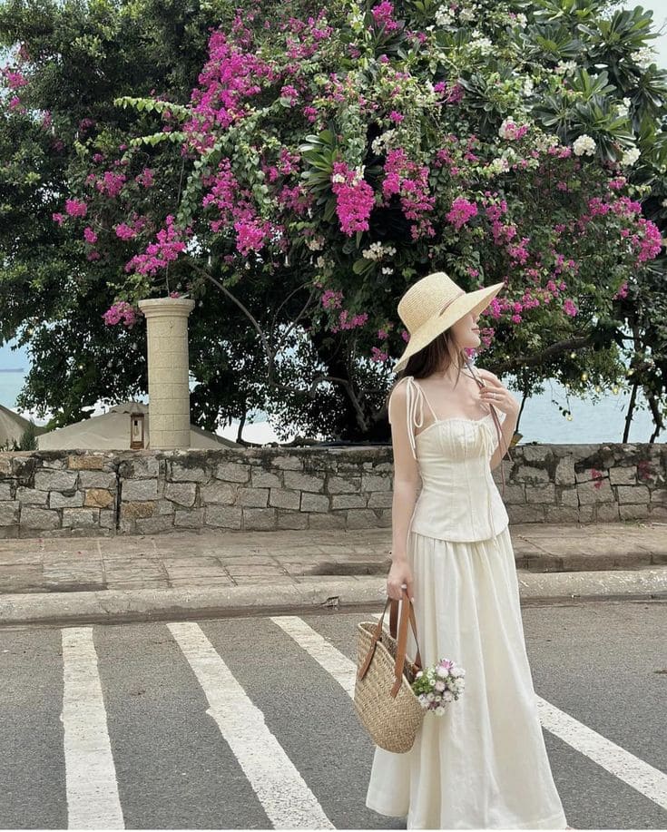 Phối đồ với váy đi biển kín đáo 