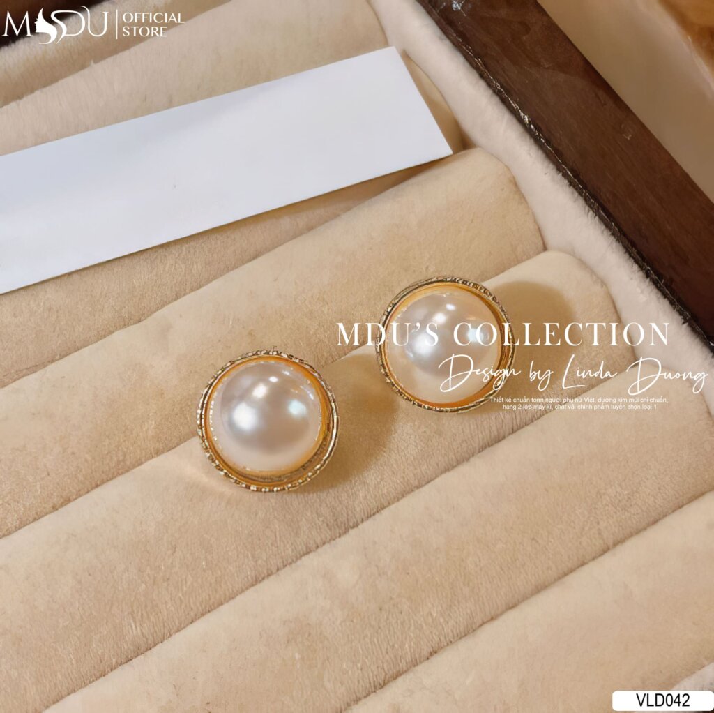 Thanh Lịch Trong Mọi Không Gian – VLD042 Viền Ánh Kim & Ngọc Trai Cổ Điển