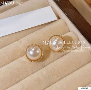 Thanh Lịch Trong Mọi Không Gian – VLD042 Viền Ánh Kim & Ngọc Trai Cổ Điển