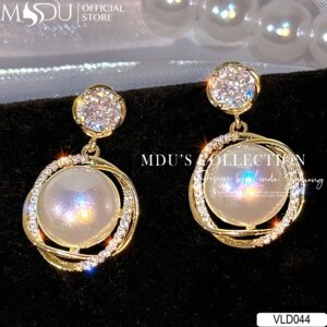 VLD044 – Hoa Tai Ngọc Trai Xoắn Đính Đá Lấp Lánh: Tựa Dải Ngân Hà Trong Mỗi Chuyển Động