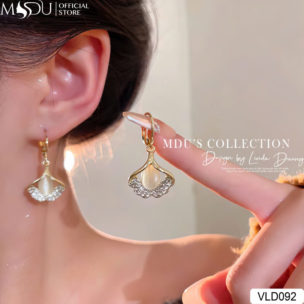 VLD092 – Đôi Hoa Tai Ren Vàng Ôm Giọt Ngọc Tinh Khôi