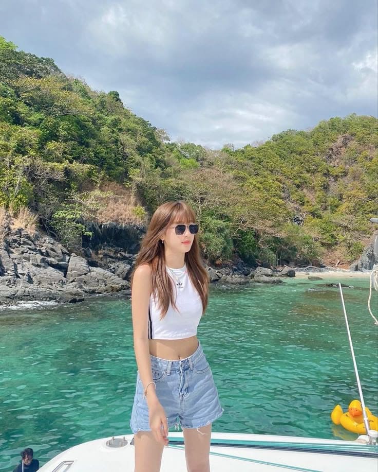 Xu Hướng Thời Trang Đi Biển Mùa Hè 2025 - Set Đồ Phù Hợp