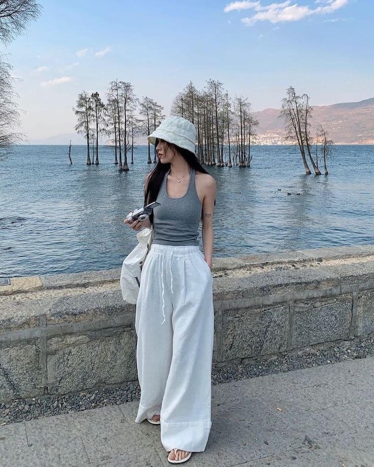 Xu Hướng Thời Trang Đi Biển Mùa Hè 2025 - Quần Dài