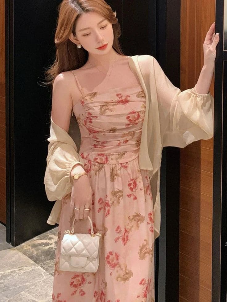 Cách Phối Đồ Với Váy 2 Dây Đi Biển - Biến Hóa Mọi Phong Cách