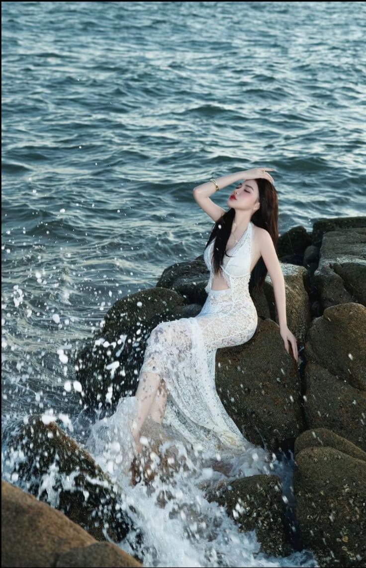 Bí Kíp Chụp Ảnh Đẹp Với Váy Body Đi Biển