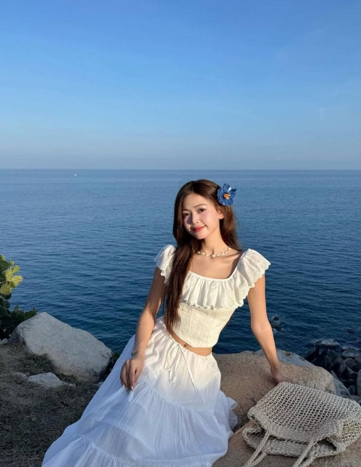 Váy đi biển kín đáo lên ngôi 