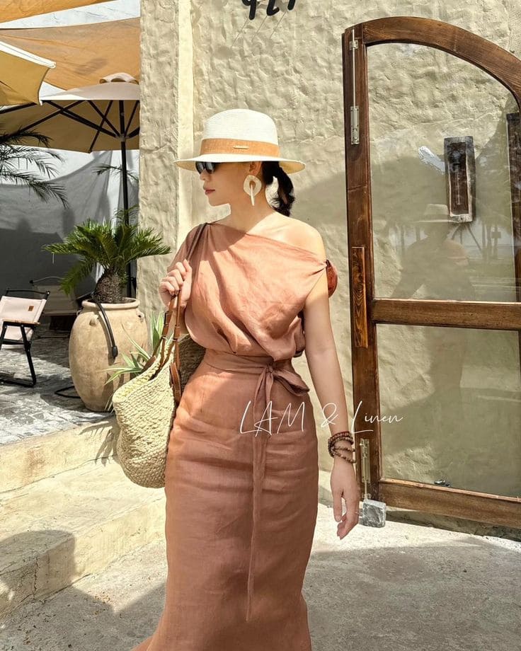 Vì Sao Váy Đi Biển Lệch Vai Là Lựa Chọn Hoàn Hảo