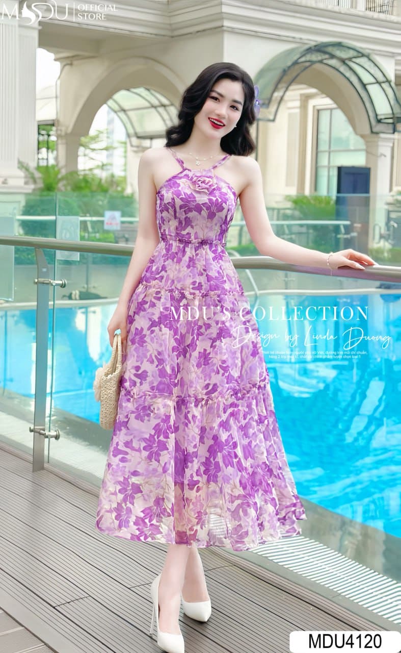 Các kiểu đầm maxi voan đi biển hot nhất hiện nay - Đầm maxi cổ yếm
