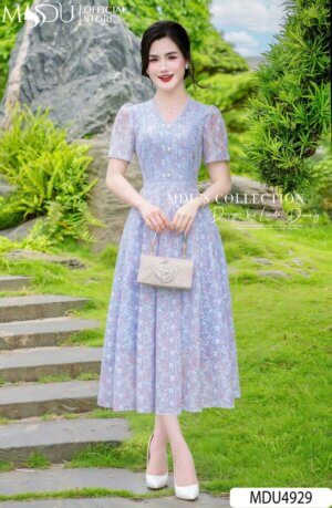 Váy Thiết Kế MDU4929 Cổ V Viền Ren Cúc Ngọc Tay Bồng Dáng Dài Xếp Ly