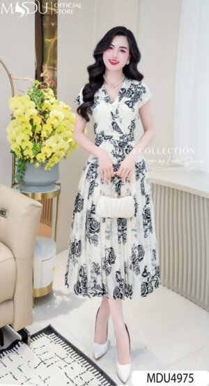 Váy Thiết Kế MDU4975 Lụa Tuyết In Hoa Đen Trắng Xòe Nhẹ Xếp Ly Cổ V Duyên Dáng