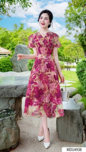 Váy Thiết Kế MDU4938 Tơ Xước Hồng Phấn Xòe Dài Cổ V Hoa 3D Thủ Công Duyên Dáng Và Nghệ Thuật