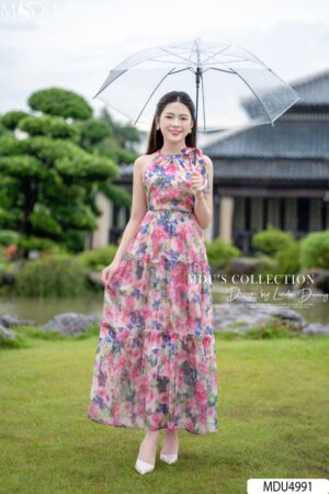 Váy Thiết Kế MDU4991 Tơ Xước In Hoa Hồng Dài Xòe Tầng Bèo Cổ Yếm Cách Điệu Duyên Dáng