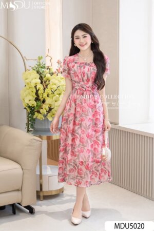 Váy Thiết Kế MDU5020 Tơ Xước Hồng Phấn Dài Xòe Cổ Vuông Tay Bồng Phối Họa Tiết Nữ Tính