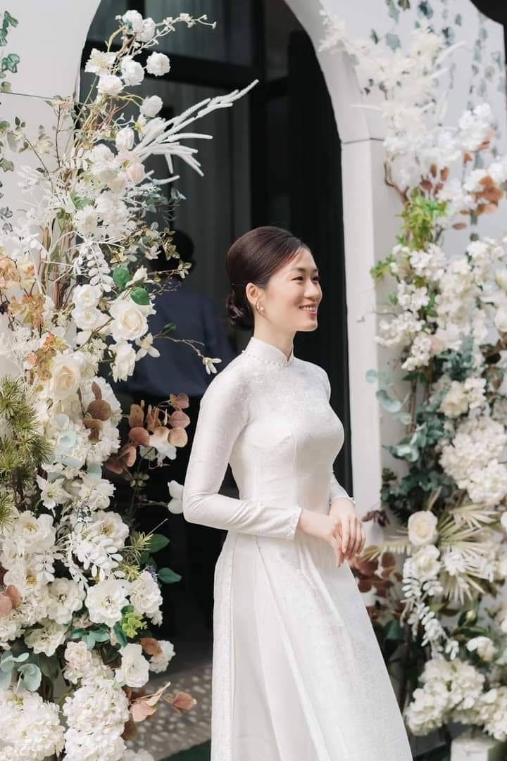 Áo Dài Dự Tiệc Cho Cô Dâu Có Vóc Dáng Mảnh Mai