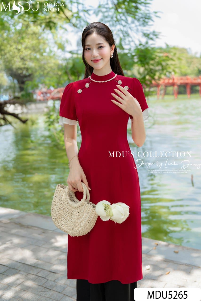 Kiểu Dáng Áo Dài Dự Tiệc Cho Mẹ Cô Dâu Phù Hợp Với Vóc Dáng