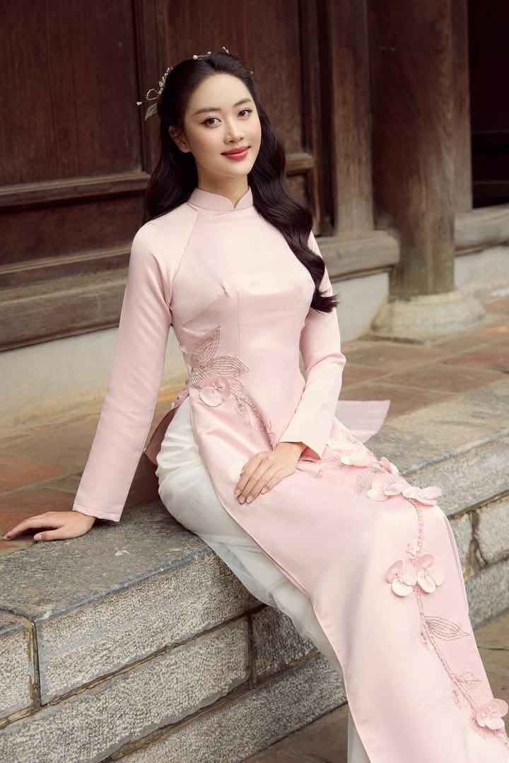 Chọn Nội Y Phù Hợp Với Áo Dài Dự Tiệc Cho Người Lùn