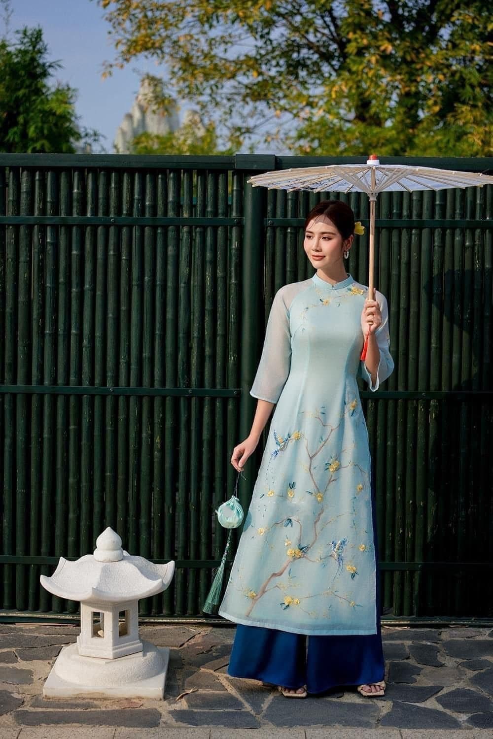 Tư Thế Khi Mặc Áo Dài Dự Tiệc Cho Người Lùn