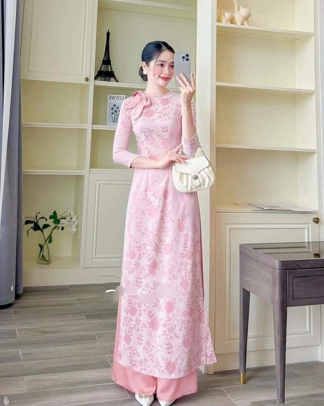 Chọn Túi Xách Phù Hợp Với Áo Dài Dự Tiệc Cho Người Lùn