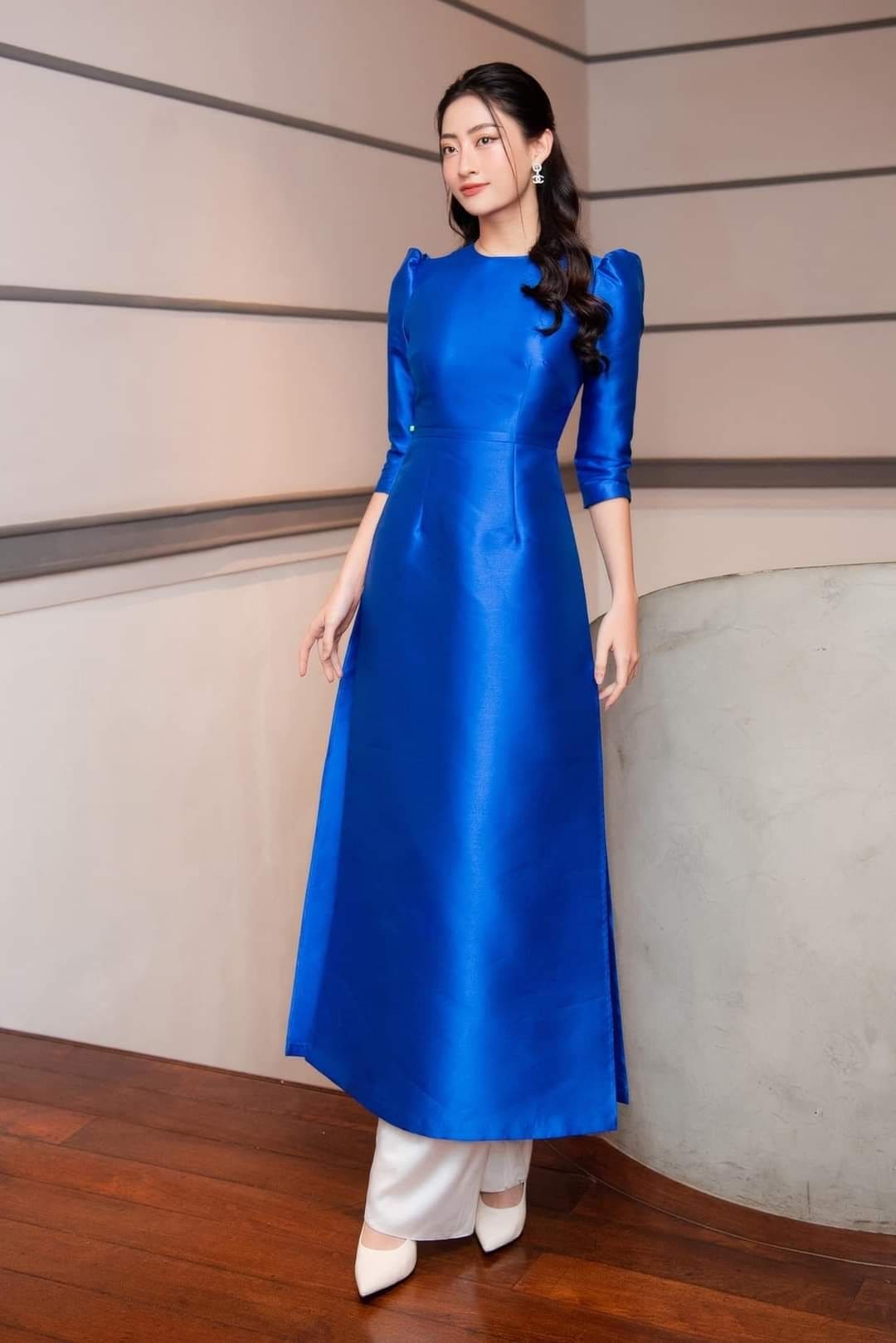 Kiểu Tóc Và Trang Điểm Hợp Với Áo Dài Dự Tiệc Cuối Năm