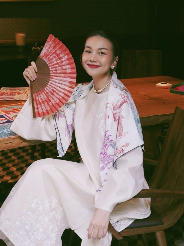 Chọn Phụ Kiện Phù Hợp Với Áo Dài Dự Tiệc Trung Niên