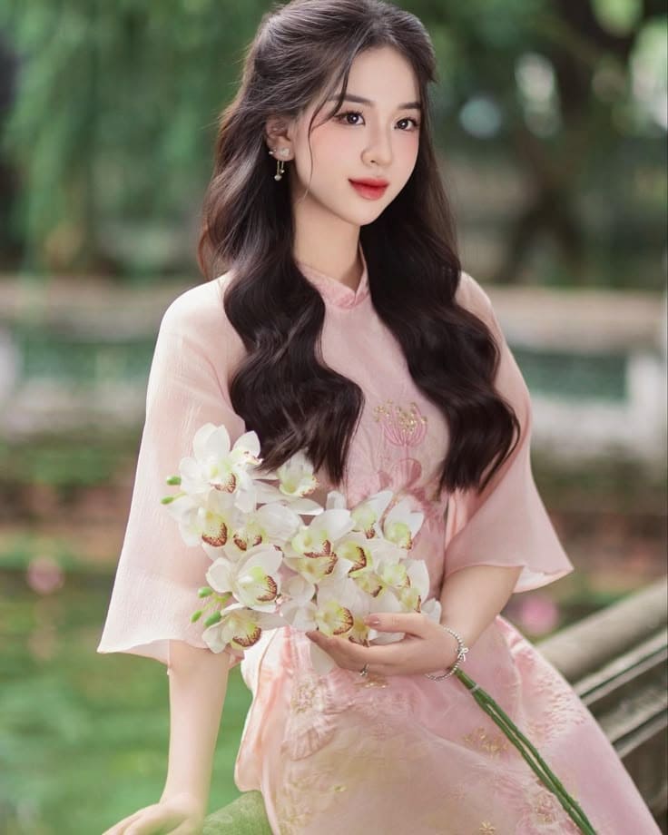 Kiểu Tóc Đẹp Cho Váy Dạ Hội Với Mặt Dài