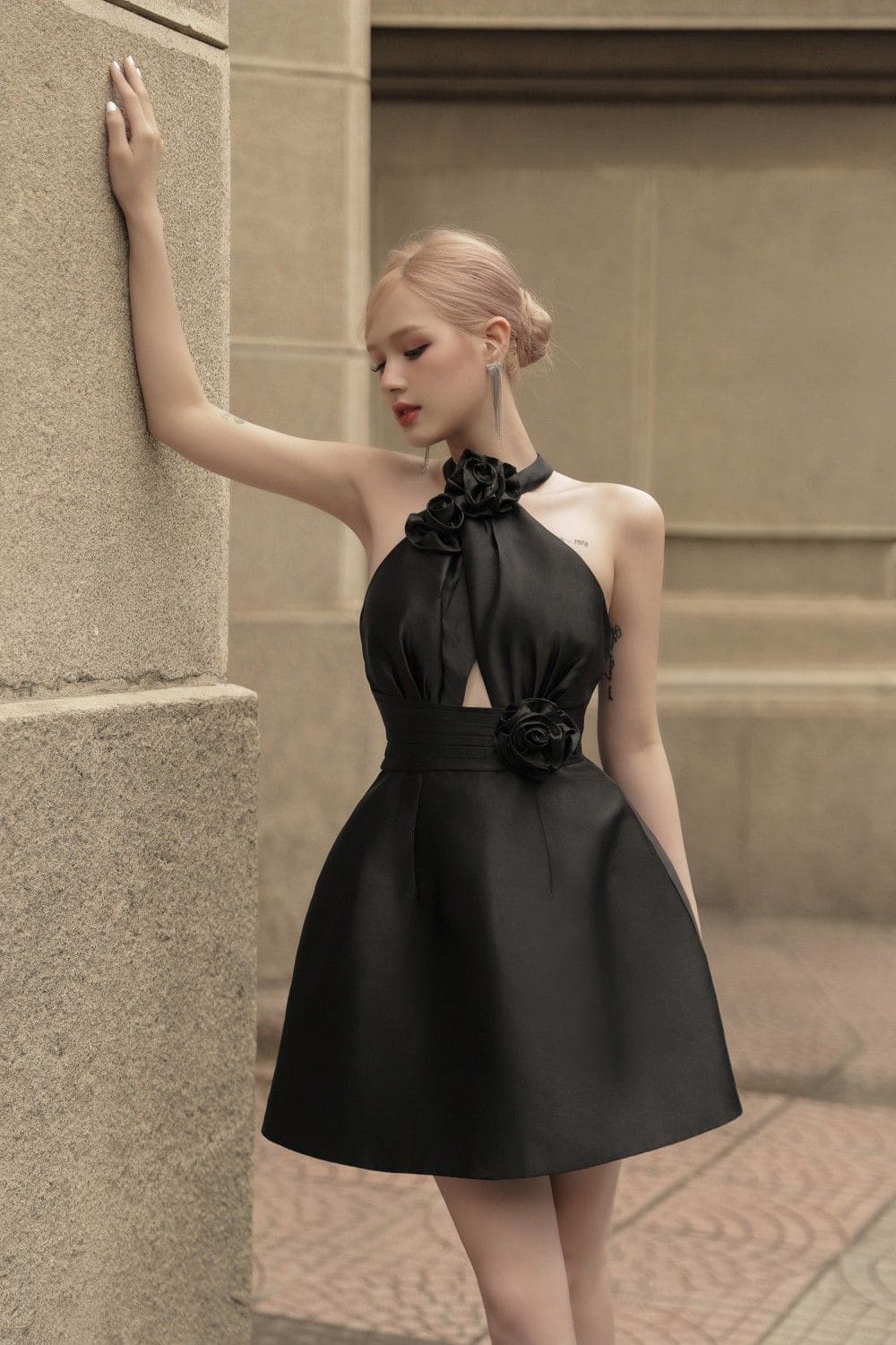 Váy Dạ Hội Dáng Ngắn Với Chi Tiết Cut-Out