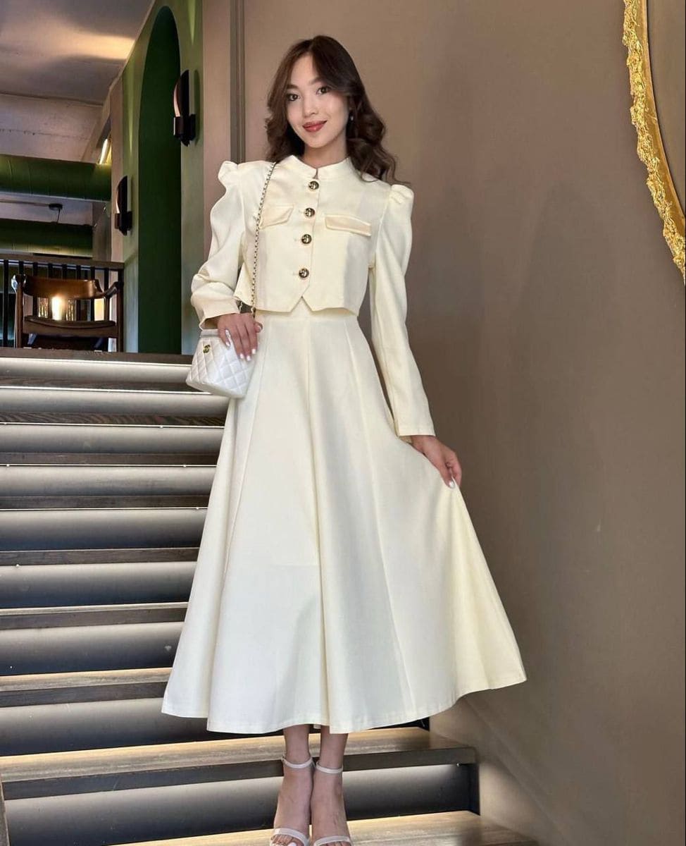 Phối Váy Dạ Hội Dành Cho Người Thấp Với Áo Khoác Ngoài