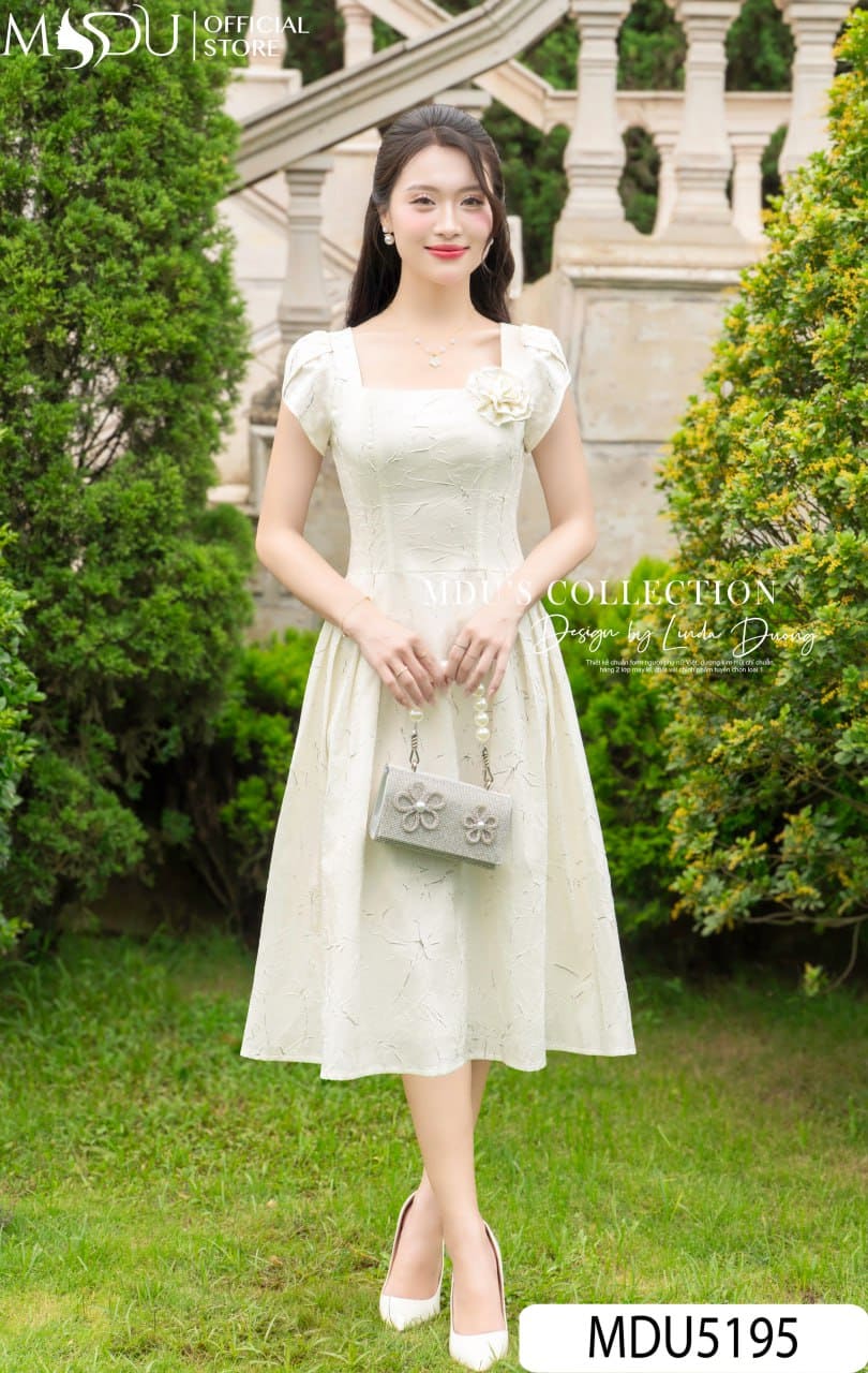 Tại Sao Chọn Váy Dạ Hội Dành Cho Người Thấp Cần Sự Tinh Tế?