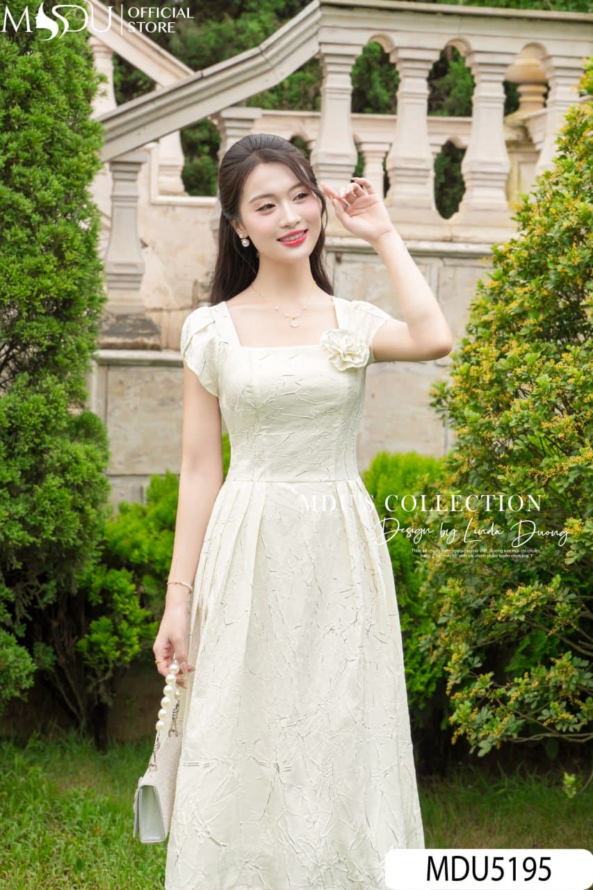 Váy Dạ Hội Đi Đám Cưới Màu Trắng - Thanh Lịch Nhưng Cẩn Trọng