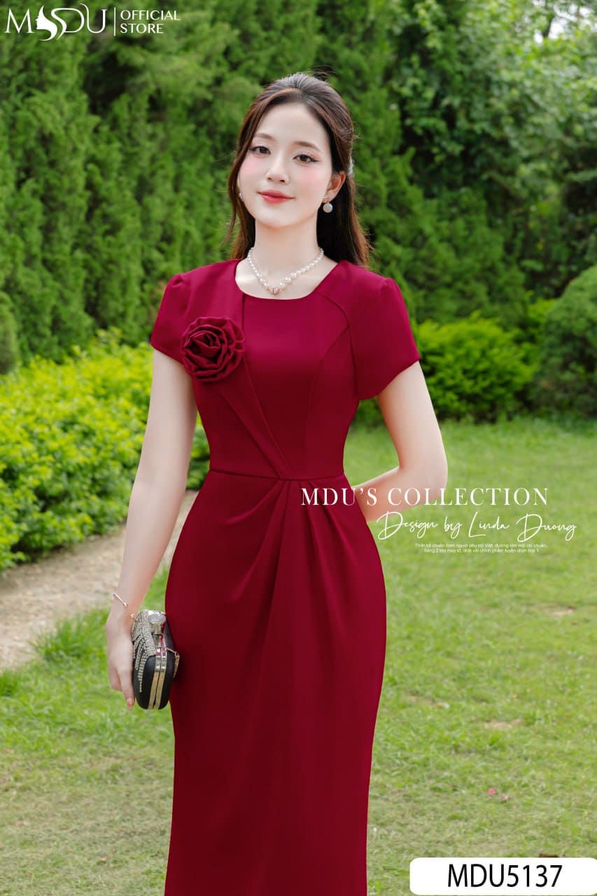 Phối Phụ Kiện Với Váy Dạ Hội Đỏ