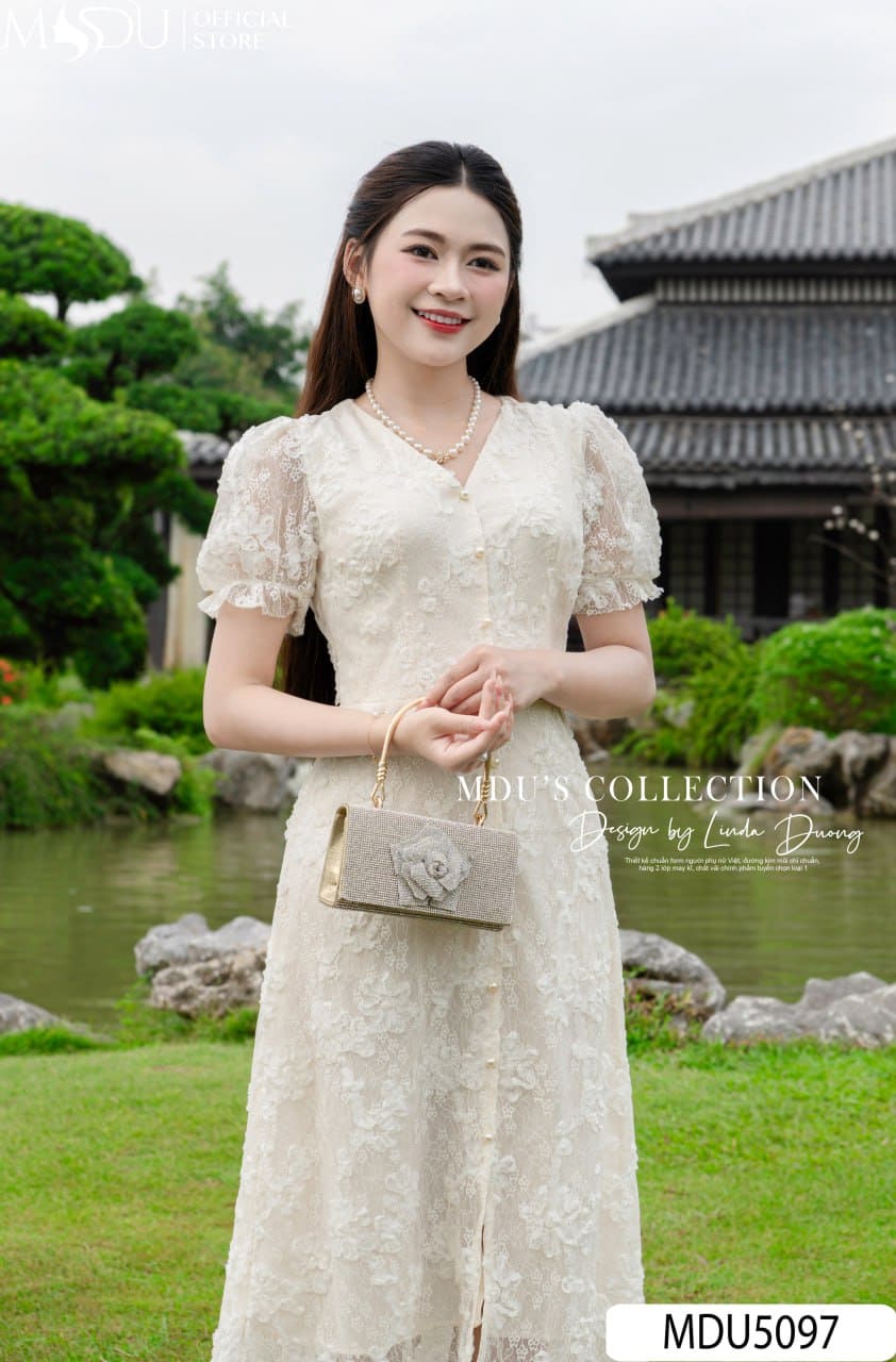 Phối Đồ Với Phụ Kiện Cho Váy Ren Dạ Hội