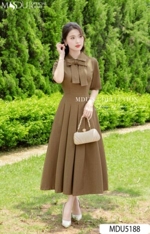 Váy Thiết Kế MDU5188 Xước Thái Nâu Dáng Xòe Dài Cổ Bẻ Nơ To Xếp Ly Tôn Dáng